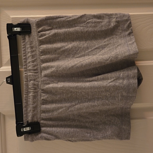 Nike Women's Drawstring Shorts. Size Extra Small. Color Gray - Picture 2 of 3
